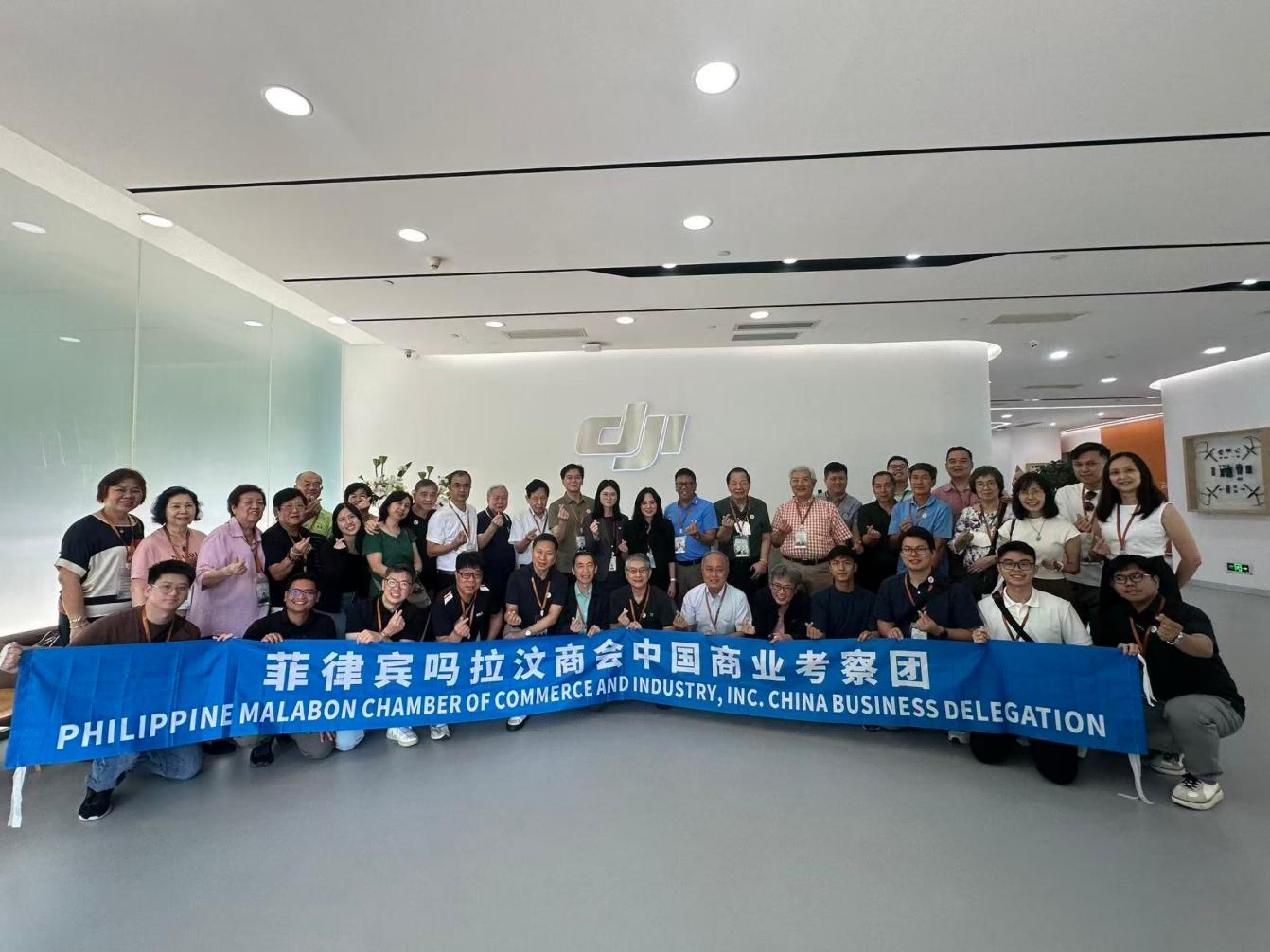 ELISHA General Manager Manager Zeng with Philippine Malabon Chamber Delegation at DJI.png
